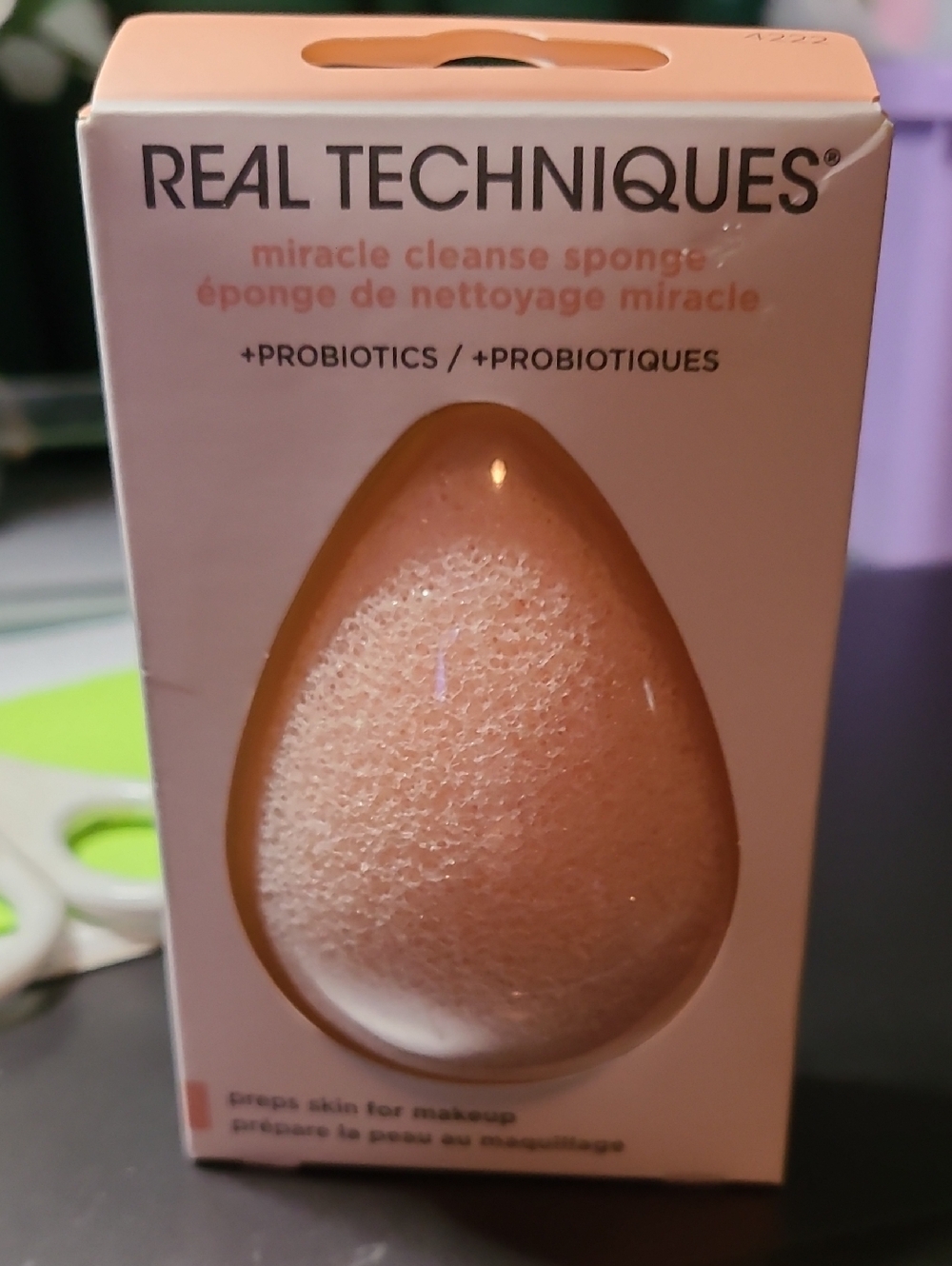 Real Techniques Peach Teardrop Miracle Cleanse Sponge